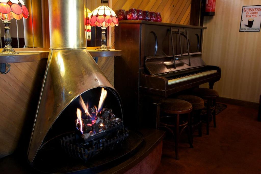 Tully'S Hotel Castlerea エクステリア 写真