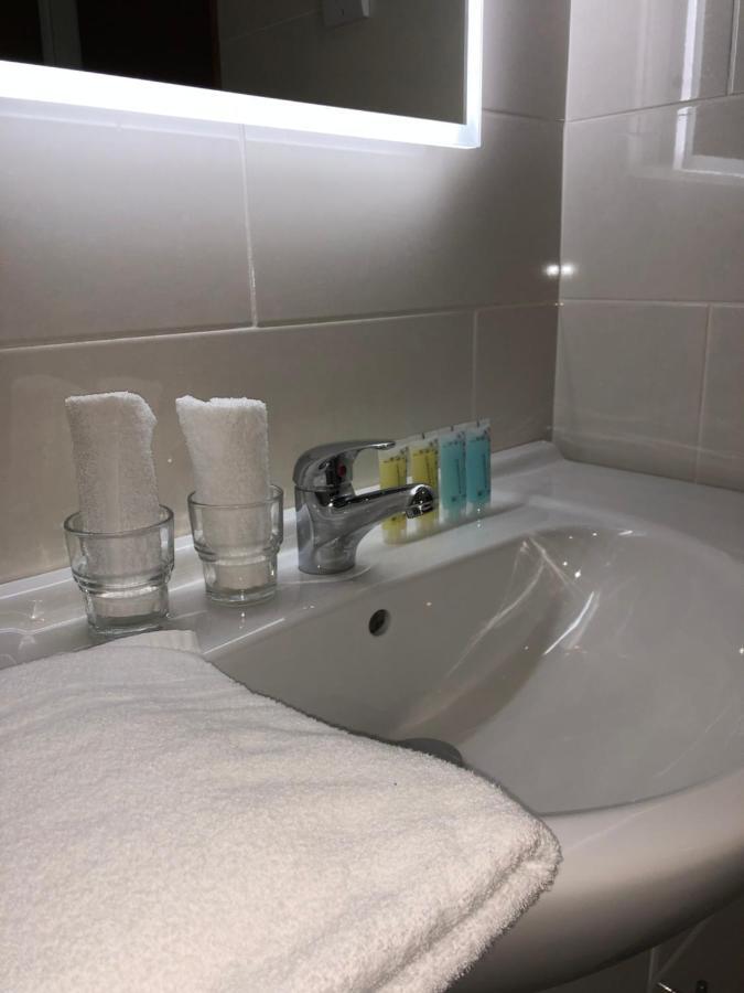 Tully'S Hotel Castlerea エクステリア 写真